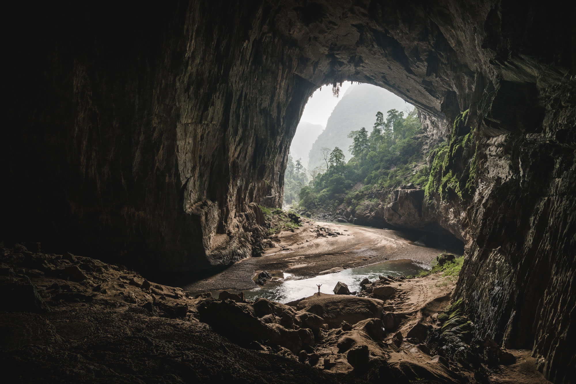 Left cave. Пещера тэнара. Пещера Пхунг Чанг. Темная пещера.